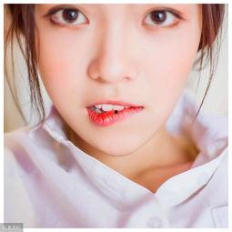 娱乐吃瓜酱送口红视频下载,美妆达人教你轻松get唇色新潮流